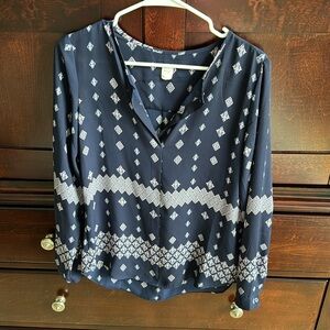 Very comfortable and cute Gap blouse.